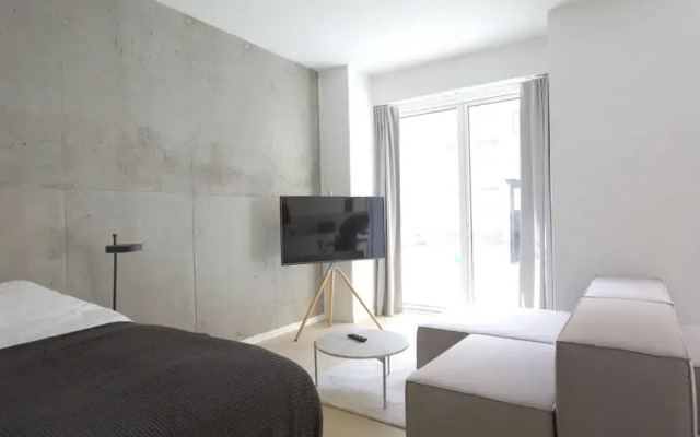 Cool Studio Apartment w Private Terrace - 219