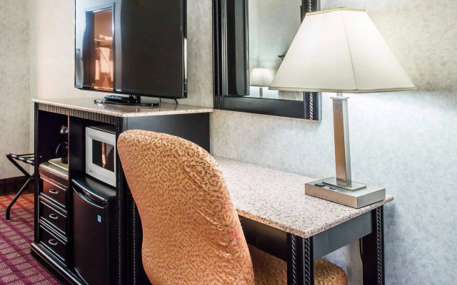 Quality Inn & Suites Gibsonia - Pittsburgh North
