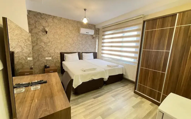 Ikarus Hotel