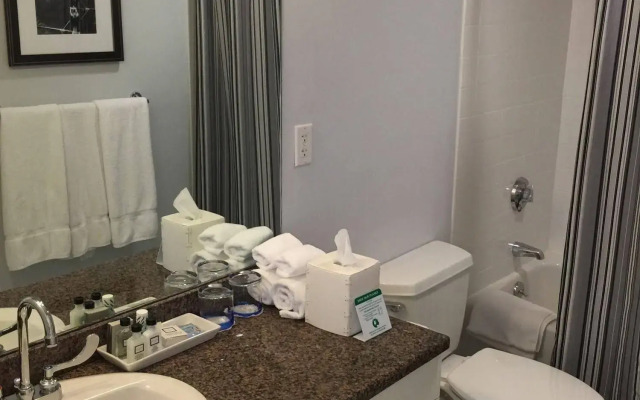 Boston Yacht Haven Inn & Marina