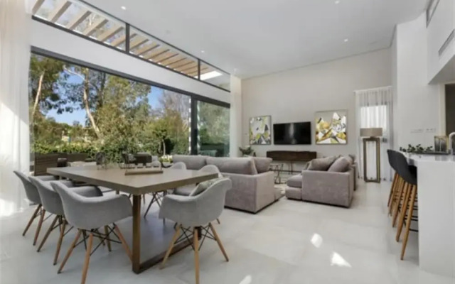Stunning Detached Villa With Pool
