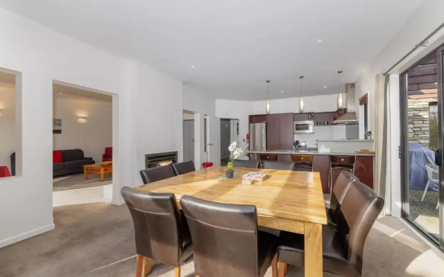 Lake Wanaka Villas at Hertiage Village Country Res