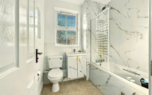 Oakwood House 6 Bed 11 Sleeps Garden-free Parking