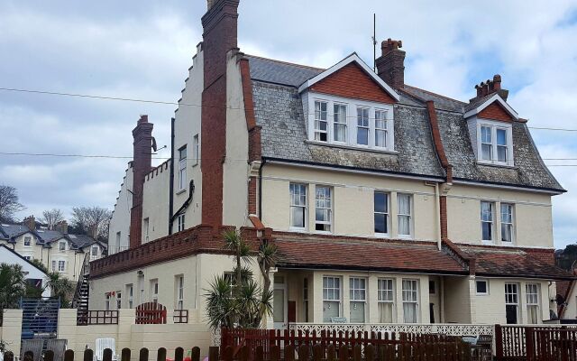 Yardley Manor Hotel вид на фасад