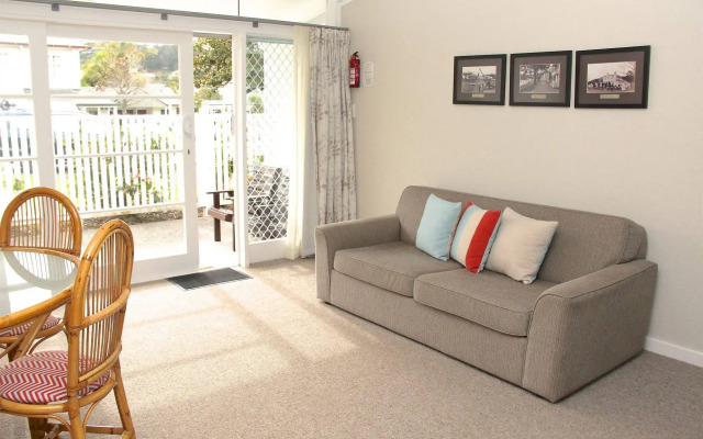 Hananui Lodge and Apartments