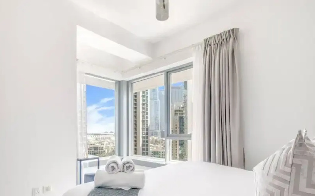 LUX  The Fountain View Suite