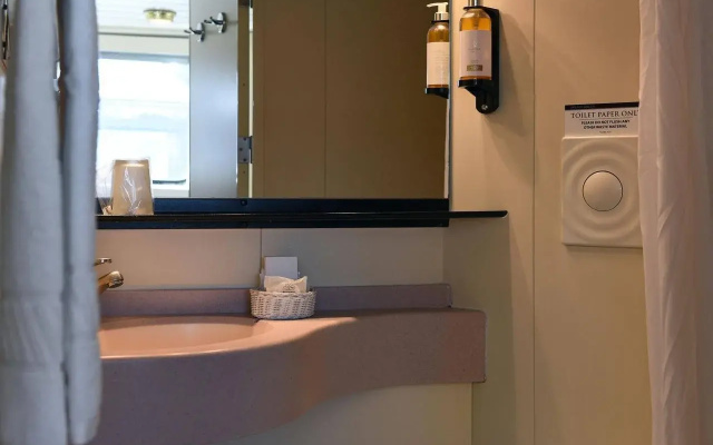 Invicta Ribeira Boat Hotel