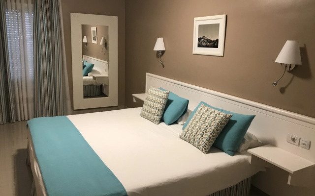 Coral La Quinta Park Suites