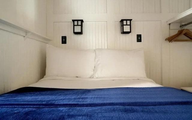 Blue Mountain Lodge Bed & Breakfast