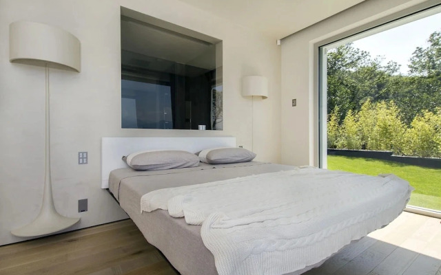 Modern Oasis Overlooking Lake Maggiore