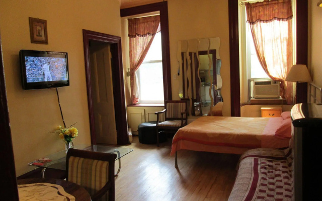 Hotel & Suites Place des Arts