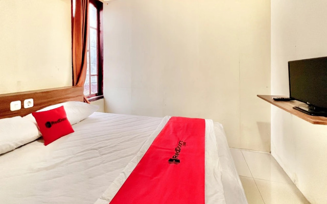 RedDoorz Syariah @ D’Niel Homestay Mandala
