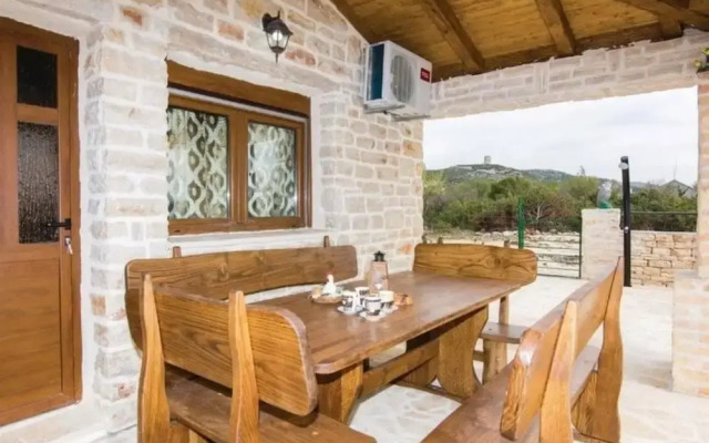 Holiday House Luka