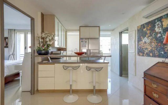 Luxurious Cosy 2 Bdrm Apartment Near Martinez by Olidesi
