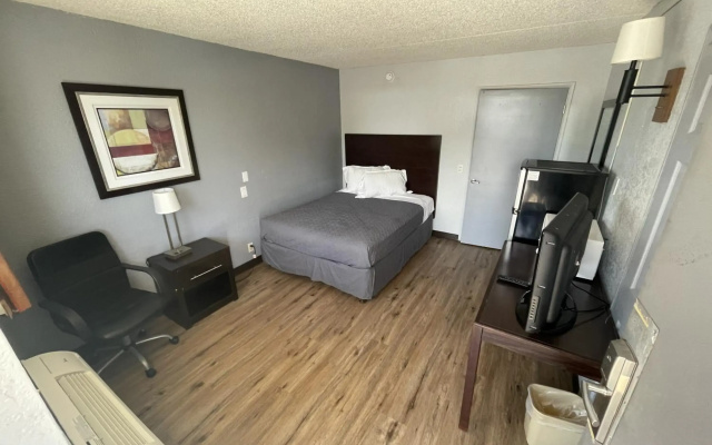 Extend-A-Suites Albuquerque West (ex. Rodeway Inn)