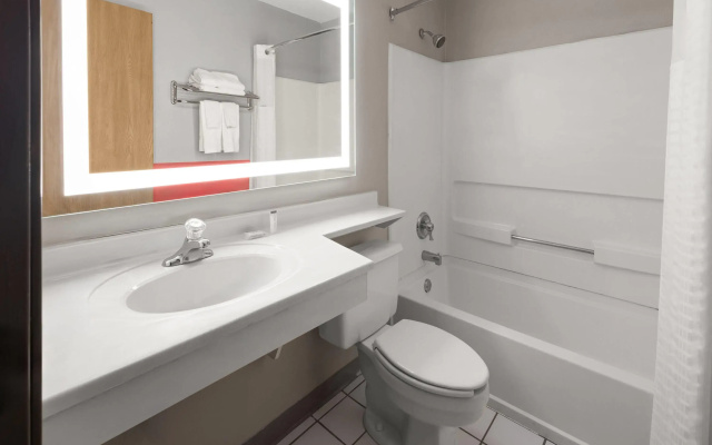 Super 8 by Wyndham New Stanton