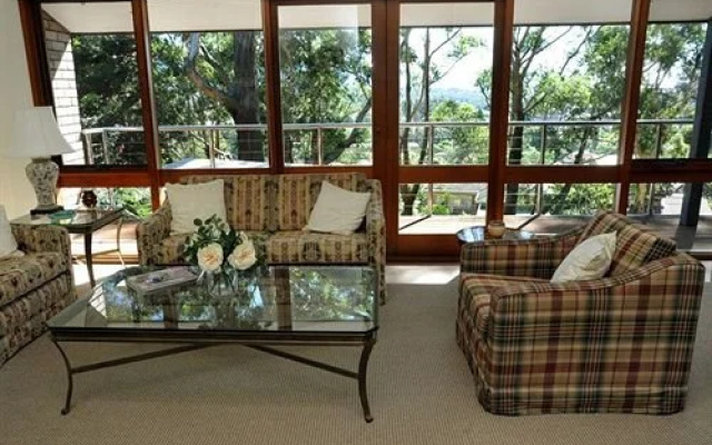 Hilltop Lodge Bed And Breakfast