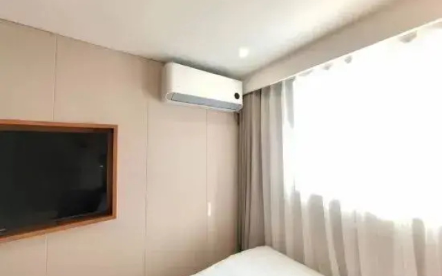 Youth Hotel (Beijing Temple of Heaven West Gate)