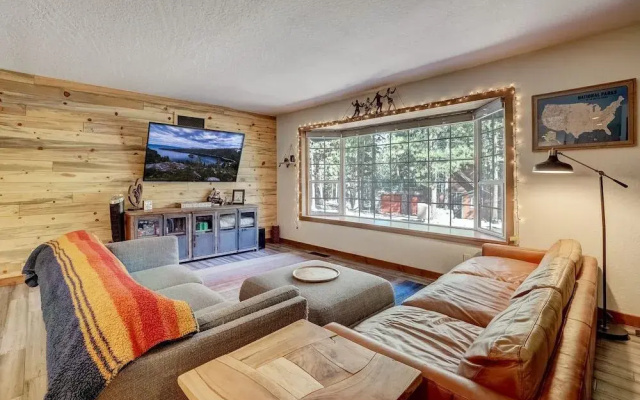 The Blue Lake House - Family fun Abound