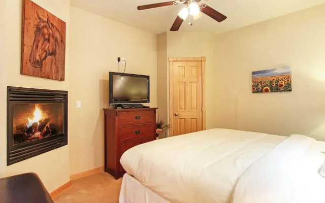 Horsetooth Peak 26C 1 Bedroom Condo by RedAwning