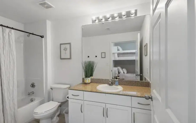 Laketown Wharf 1116