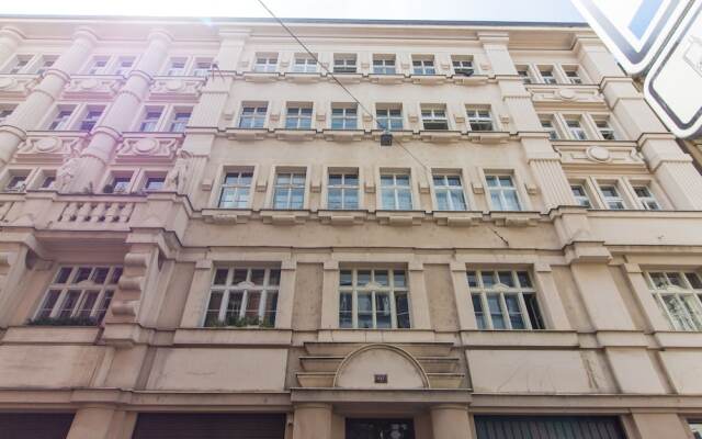 Апартаменты Ruzova Apartment by easyBNB вид на фасад