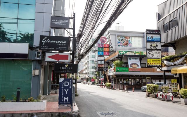 Snooze Hotel Thonglor Bangkok Бангкок вид на фасад
