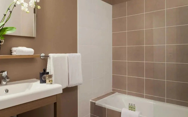 Apartment Near Geneva With Parking
