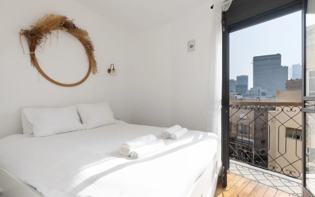 Chic and Sunny in the Heart of Tel Aviv