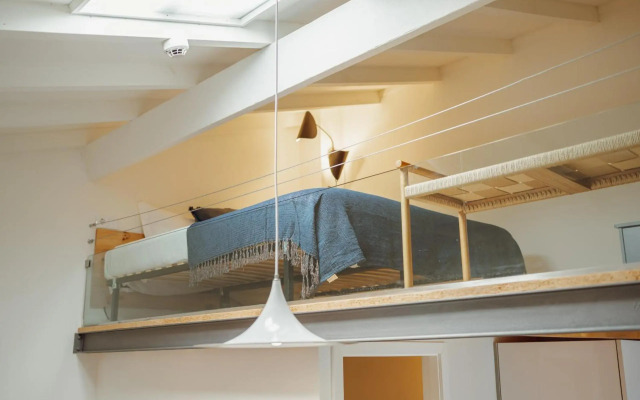 Mezzanine Stylish Apartment S