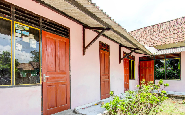 Hotel O Pondok Wisata Sekar KemuningNearWonogondang Camp ( Bumi Perkemahan Wonogondang )