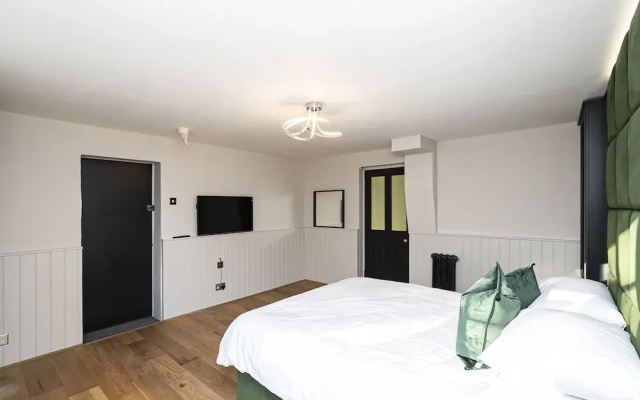 Pages Hotel Guesthouse