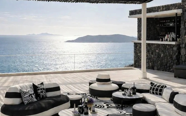 Neraé Santorini