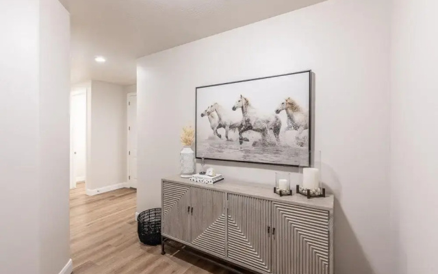 Canyon Crest Escape