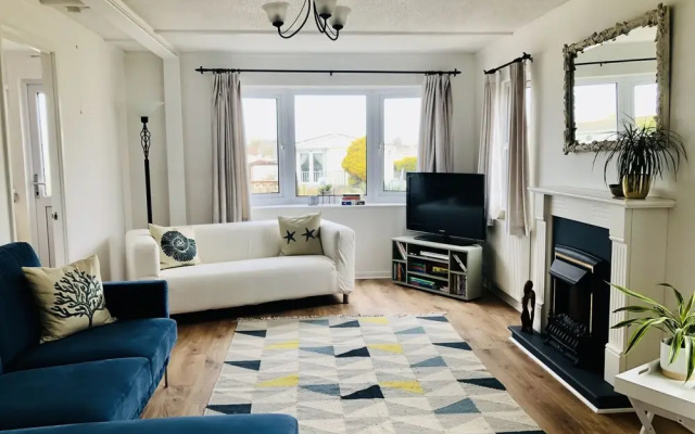 Newly Refurbished Stunning 4-bed Chalet nr Padstow
