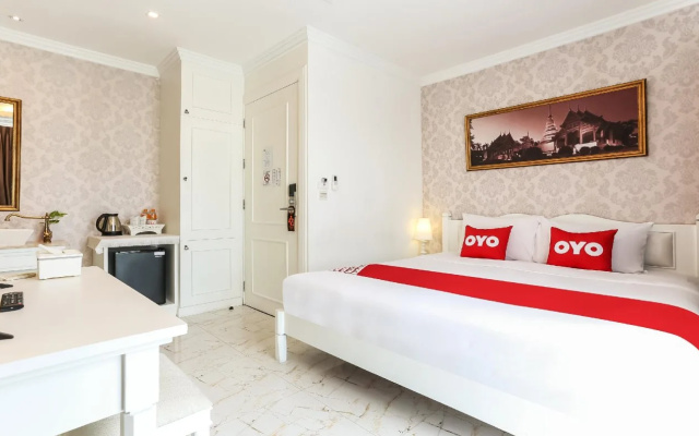 B2 Riverside Colonial Hotel