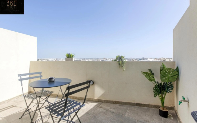 Spacious, 1BR duplex off UNI/Hospital with WIFI by 360 Estates