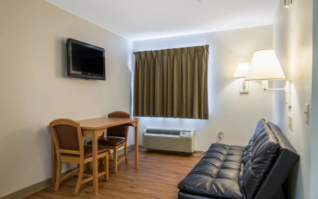 Oyo Townhouse Sulphur,LA Extended Stay I-10