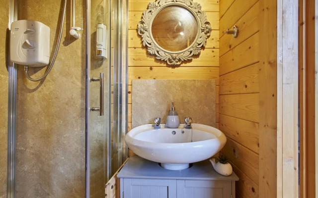 Punch Tree Cabins, Wood Burner & Hot Tub