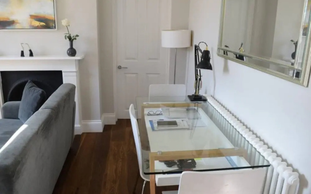 Decorated 1 Bedroom Flat in Wimbledon