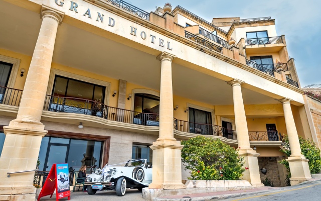 Grand Hotel Gozo Айнсилем вид на фасад