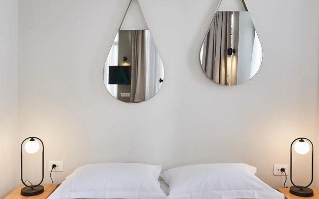 Explore Athens from an uber-central studio!