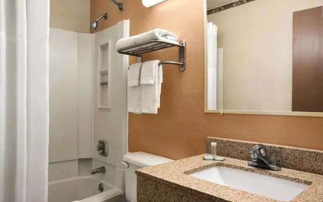 Travelodge By Wyndham Battle Creek