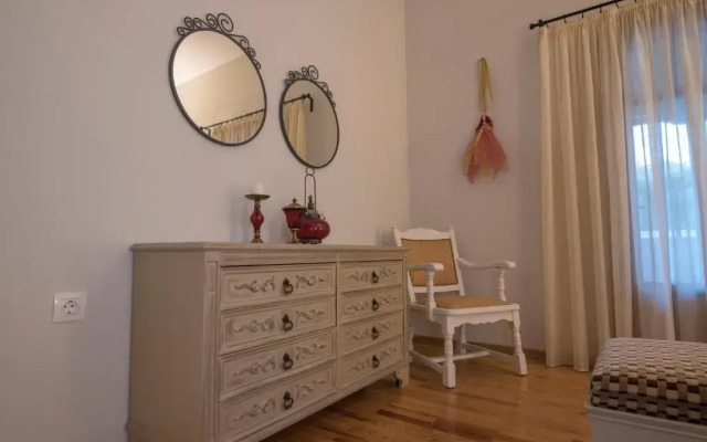 Kerasia'S Country House