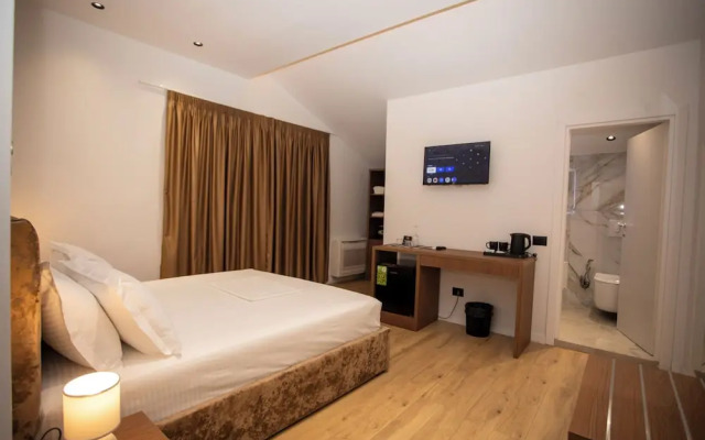 Villa Klaus Center Hotel