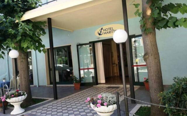 Hotel Marittimo Римини вид на фасад