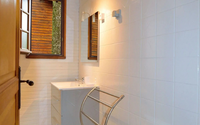 Serene Holiday Home in Cussac with Private Terrace, Barbeque