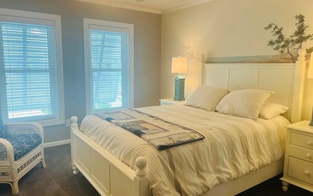 Elegant Egret 4 Bedroom Home by RedAwning