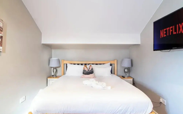 Outstanding Deluxe Hideaway by Avo Apartment
