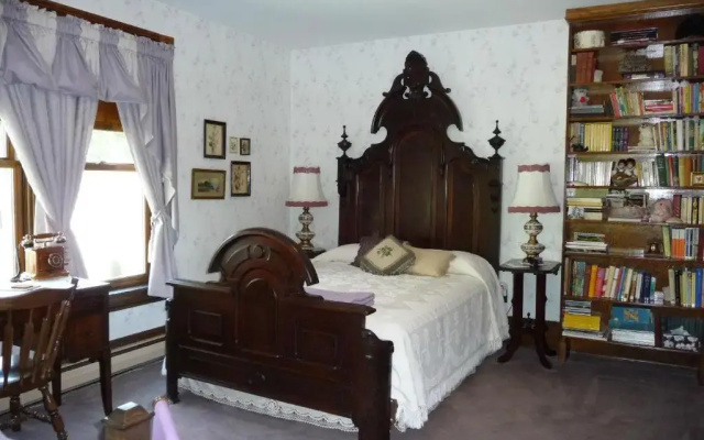 Victorian Loft B & B